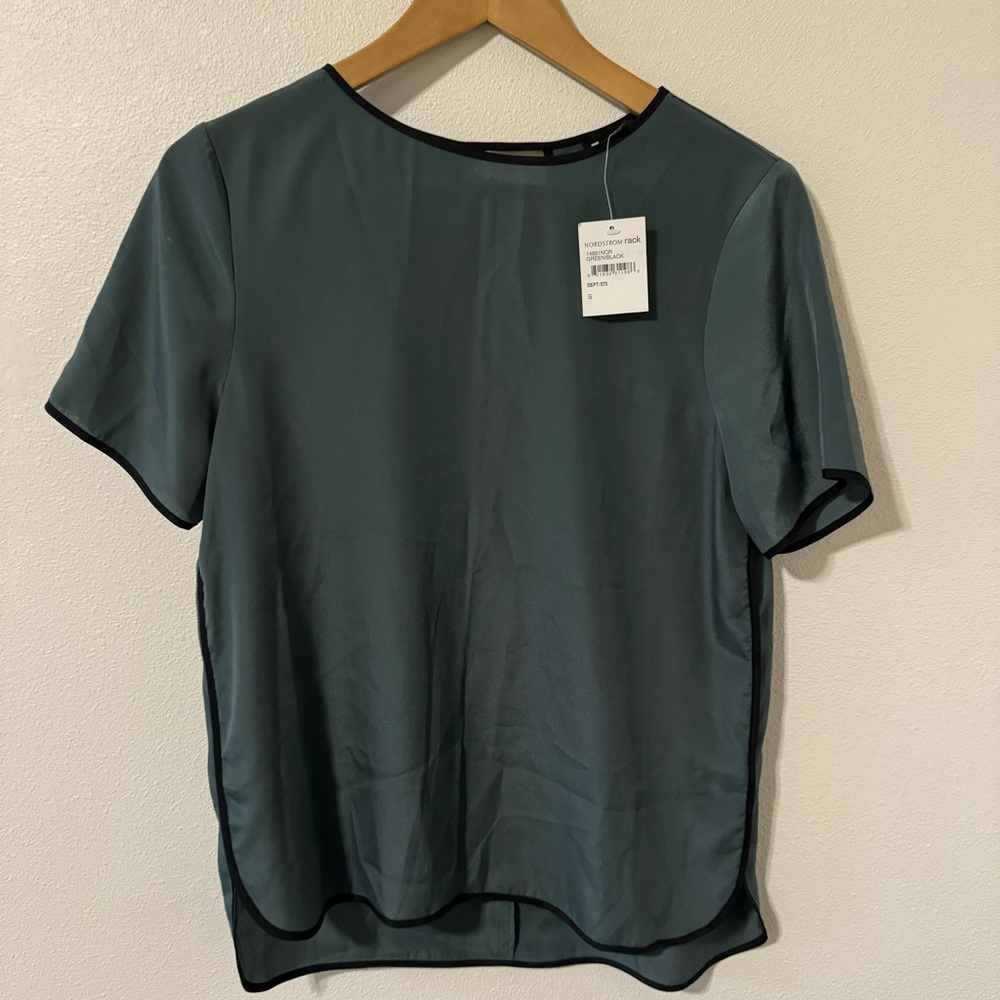 H by Bordeaux Rear Keyhole Pullover Blouse Olive Green Black Trim NWT-Small